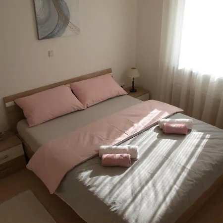 - Ivo Apartman Čižići