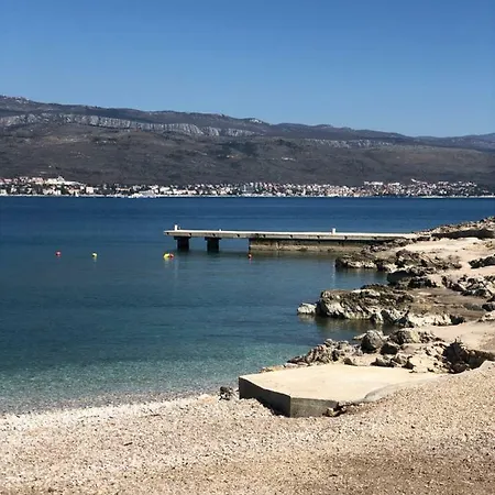 - Ivo Apartman Čižići